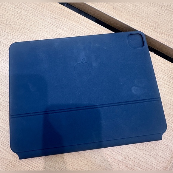 Apple Magic Keyboard for 11" iPad Pro, iPad Air 11" 4th/5th Gen. - Picture 2 of 6